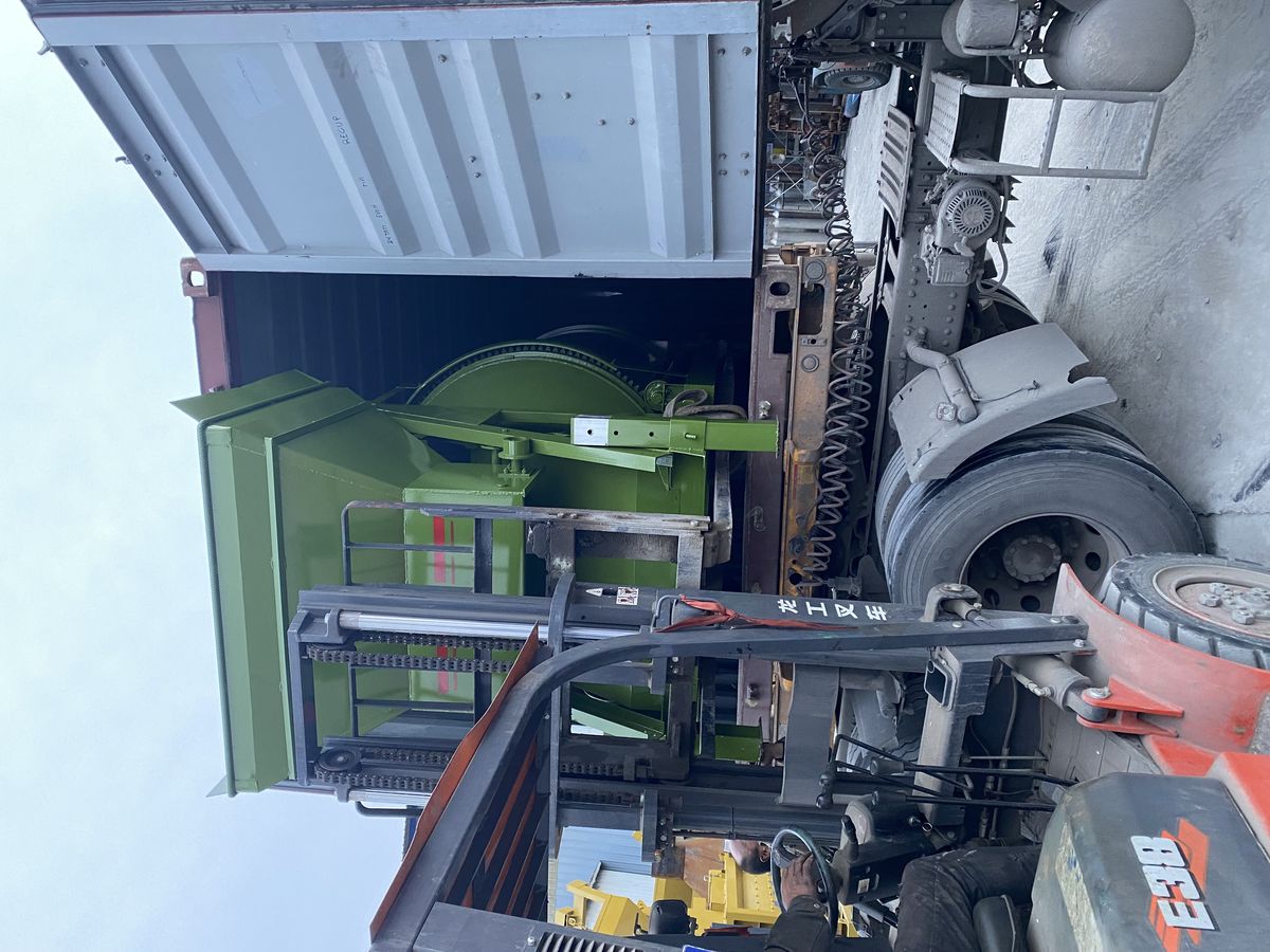 Granules mixing machine