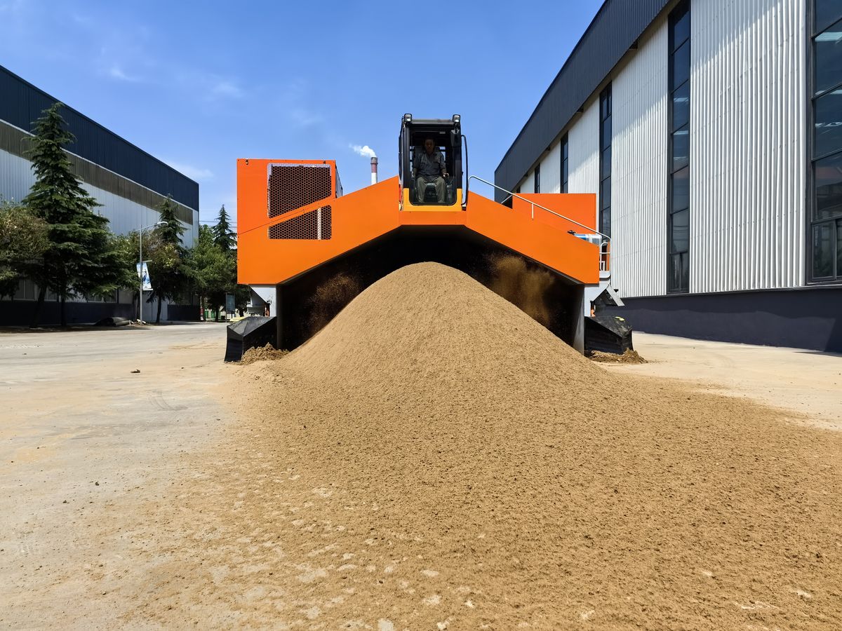 Self Propelled Compost Turner — Shunxin Composting Equipment photo 2